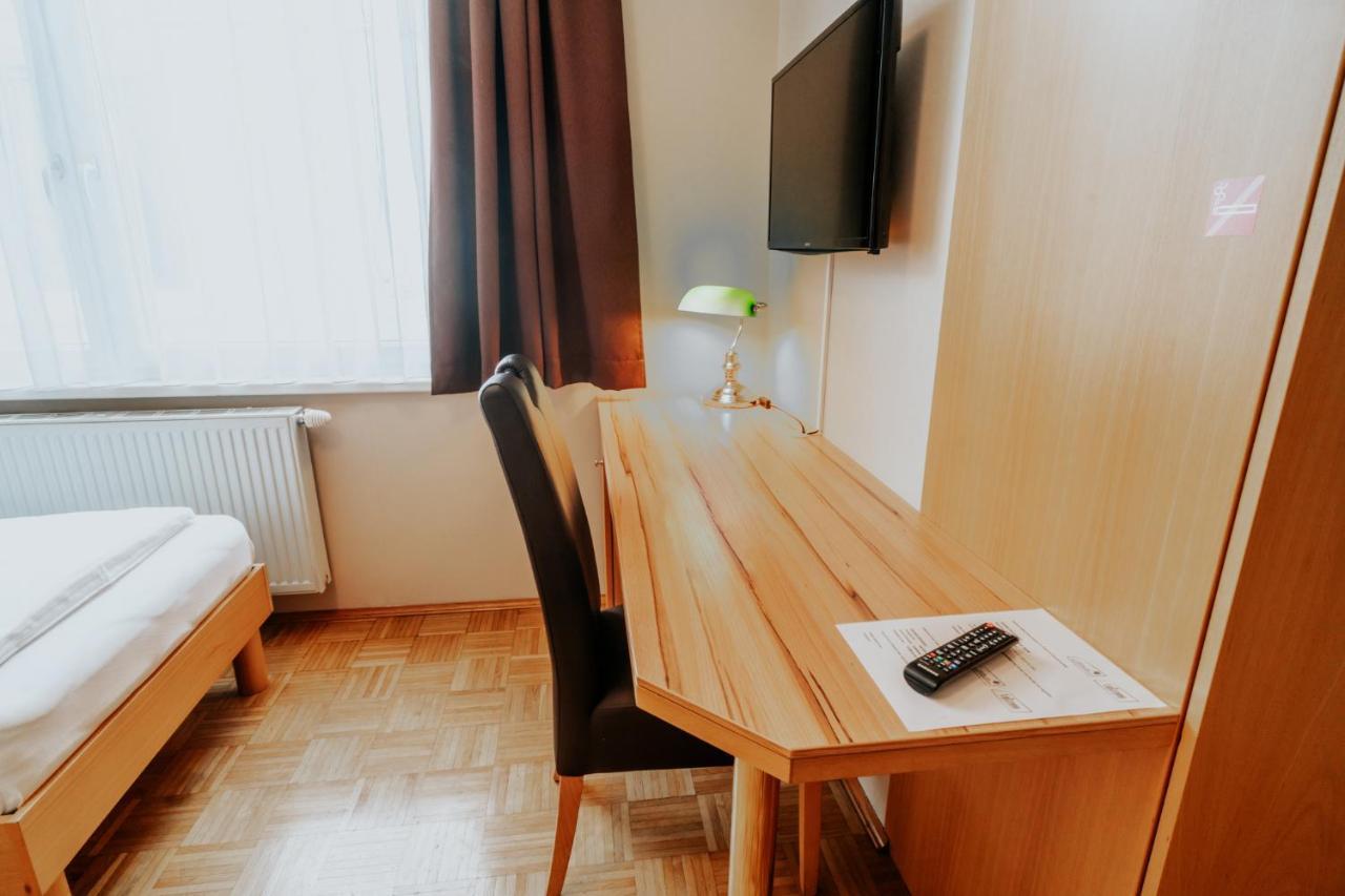 Am Kapuzinerplatz 4*
